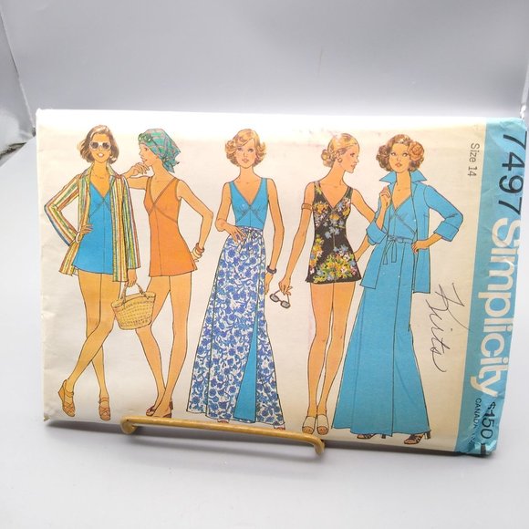 UNCUT Vintage Sewing PATTERN Simplicity 7497, Misses 1976 Bathing Suit Reversibl - Picture 1 of 2